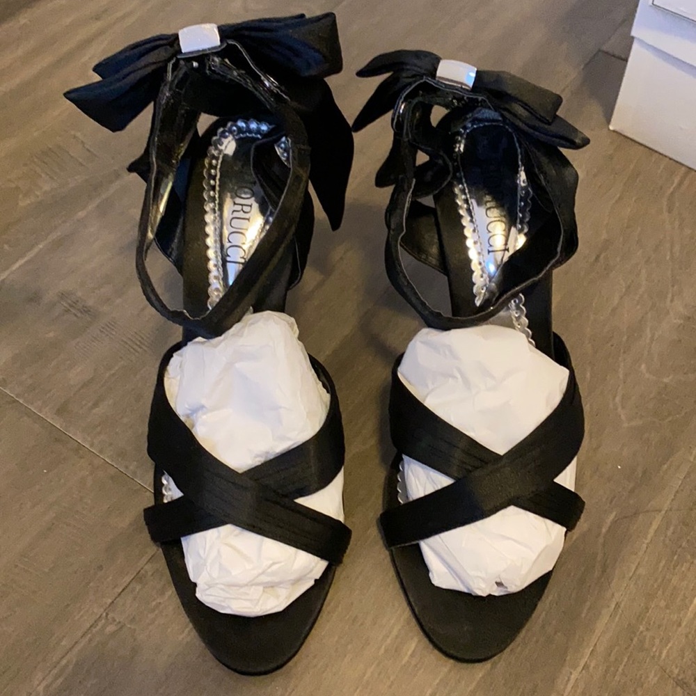 Dressy satin black heels w/bow in back